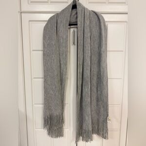 H&M Light Gray Knit Scarf